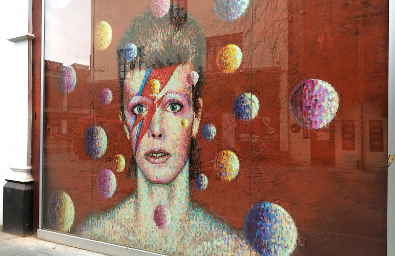 Le texte de Starman, écrit par Bowie, vendu à plus de 235 000 €
