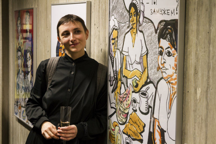 En exil, l'autrice russe Victoria Lomasko reçoit le Prix Couilles au Cul