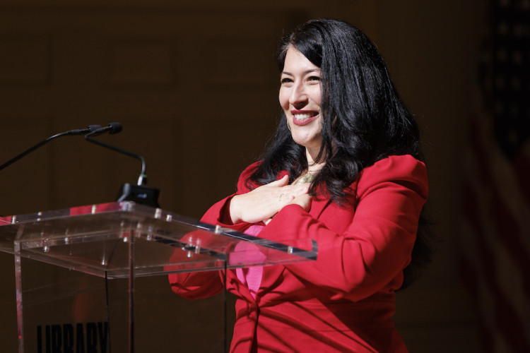 Second mandat historique pour la poétesse lauréate américaine Ada Limón ActuaLitté