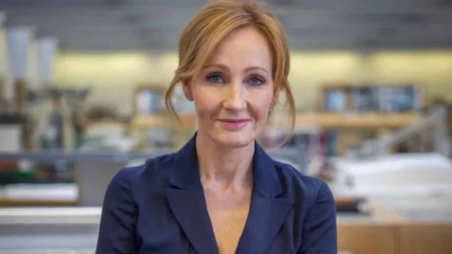 Une présentatrice porte plainte contre J.K. Rowling pour transphobie ActuaLitté