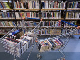 Livres dans le panier : un groupe de lecture au supermarché