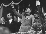 Mussolini, super-star : M, Le fils du siècle, adapté en série