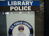 Aux États-Unis, réduire la place de la police dans les bibliothèques