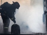 Un pompier ukrainien sauvant des livres : une photo de Pulitzer
