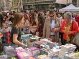 La Catalogne invente une San Jordi, fête du livre, en plein juillet