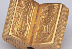 Un petit livre en or datant du XVe siècle découvert en Angleterre