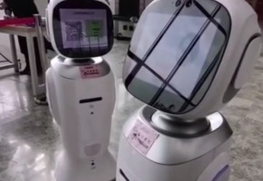 En Chine, deux robots s'empoignent à la bibliothèque