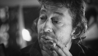 Parcourir les manuscrits de Gainsbourg et la bibliothèque de Serge