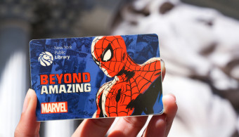 Pour son 60e anniversaire, Spider-Man prend sa carte de bibliothèque