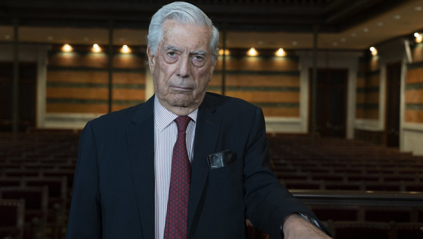 Mario Vargas Llosa élu au fauteuil 18 de l'Académie française