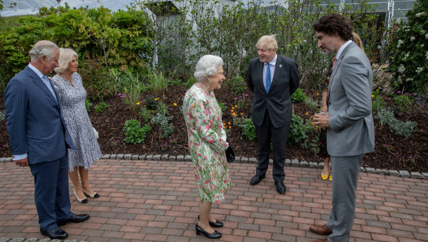 Invité par la duchesse Camilla, le Prince Charles dévoile ses livres favoris