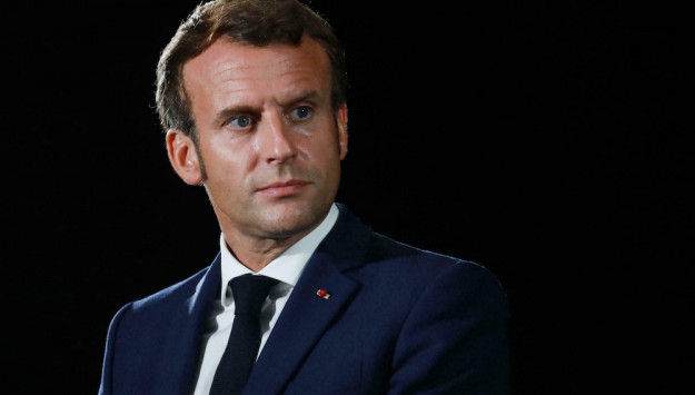 JO 2024 : Emmanuel Macron annule le déplacement des bouquinistes