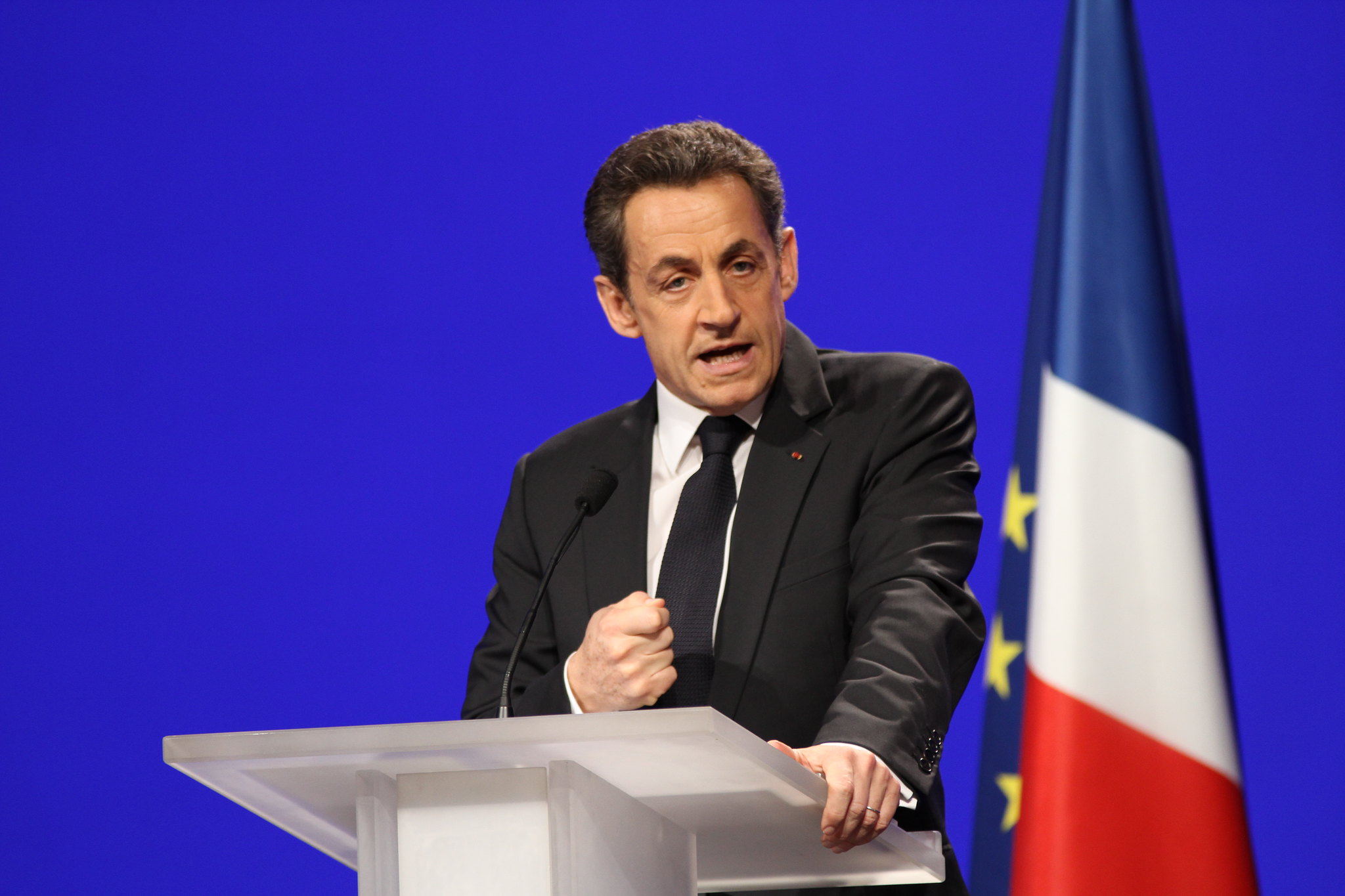 “Il y a trop de livres” : Sarkozy joue l'expert de l'édition