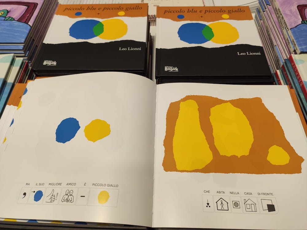 Exemplaire du Petit-Bleu et Petit-Jaune, publié en communication augmentative chez Officina Babuk