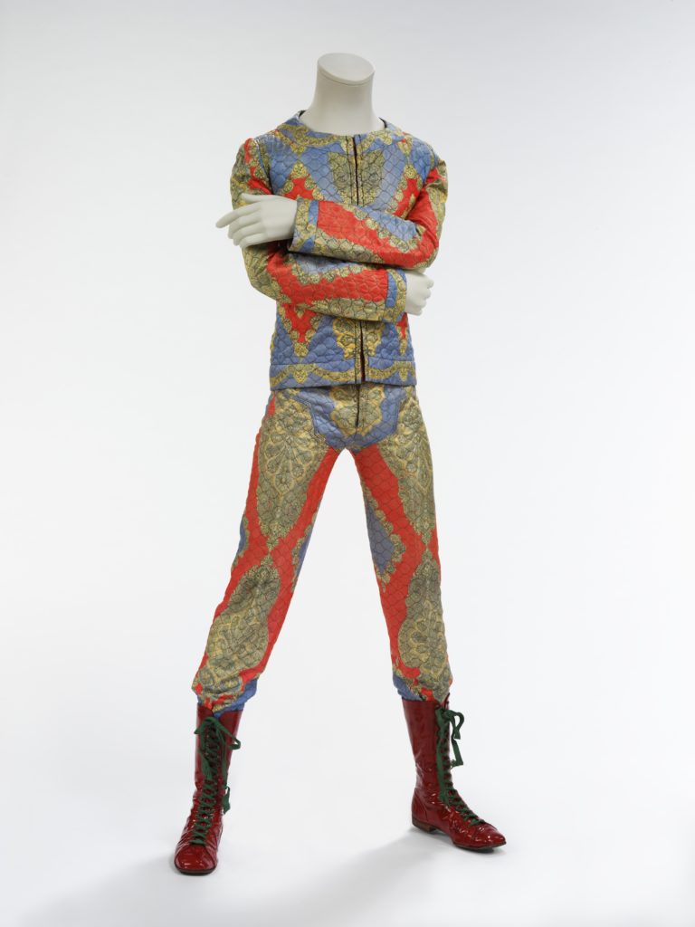 /uploads/images/quilted-two-piece-suit-1972-designed-by-freddie-burretti-for-the-ziggy-stardust-tour-the-david-bowie-archive-768x1024-63f7a2abf3a95468290359.jpg
