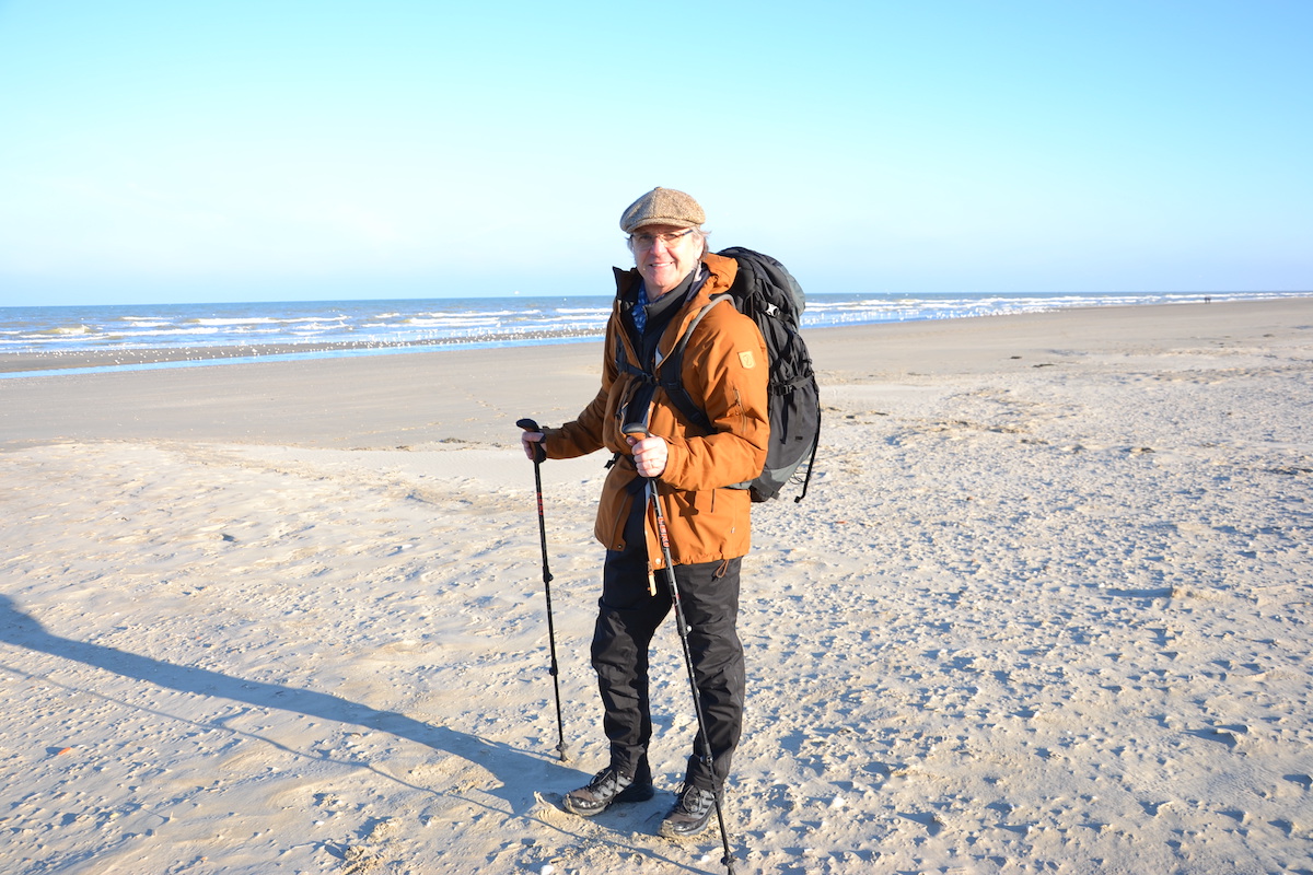 Marc Roger va marcher pendant un an avec la mer à sa droite